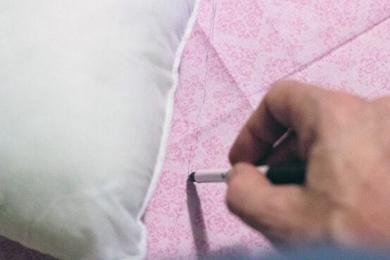 8-outlining-cushion-resize.jpg?sw=554&q=85