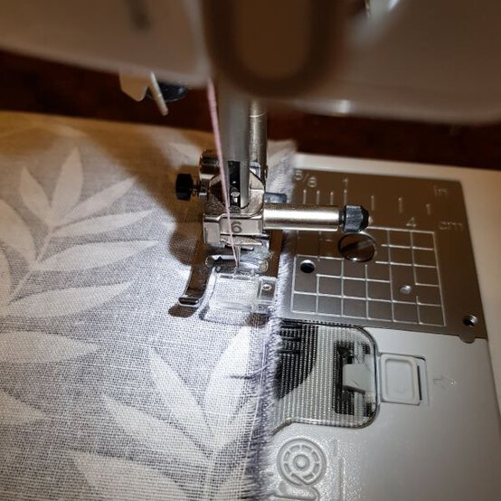 fabric_drawstring_bags_sewing_step_3.jpg?sw=554&q=85