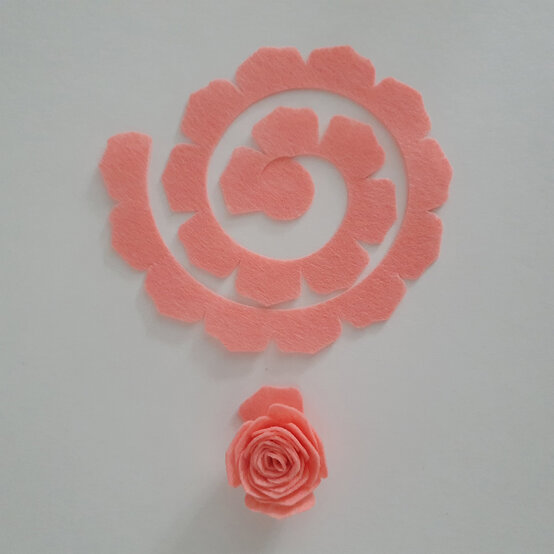 cricut-how-to-make-a-floral-headband-step6.1.jpg?sw=554&q=85