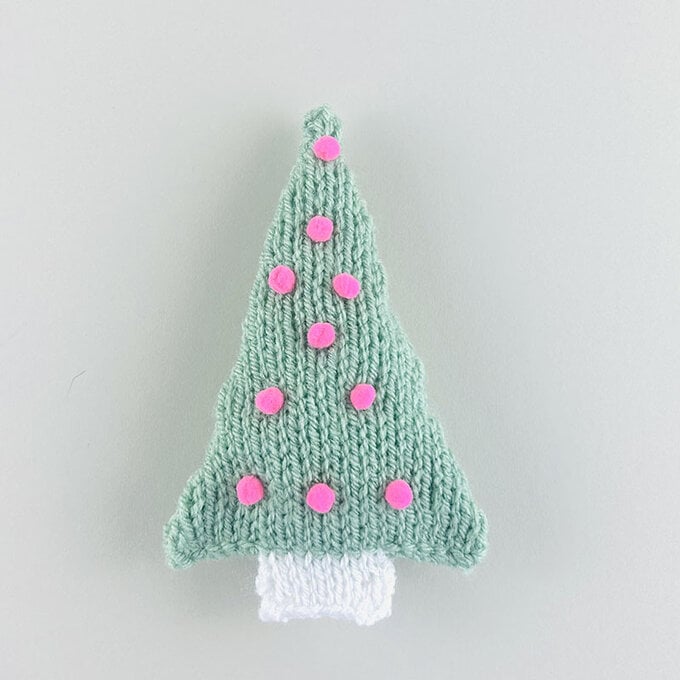 How-to-Knit-a-Christmas-Tree-Garland_design1.jpg?sw=680&q=85