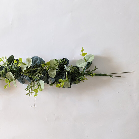 how-to-make-a-wedding-cake-garland_step6.jpg?sw=554&q=85