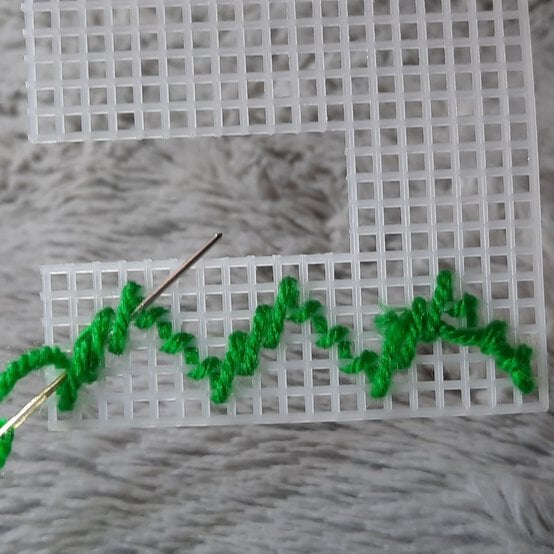 Idea_how-to-make-a-bargello-keyring_step4.jpg?sw=554&q=85