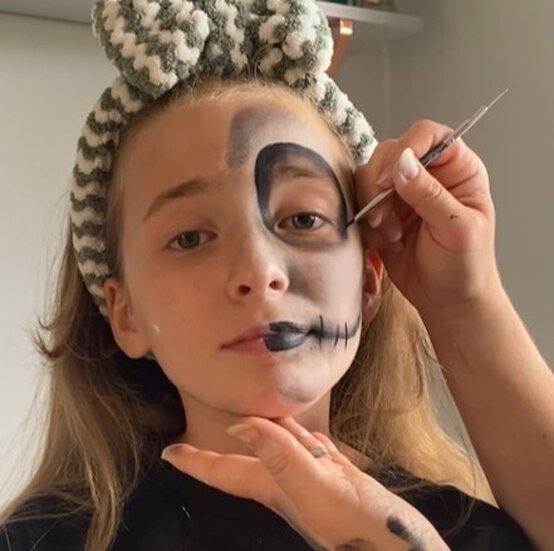 halloweenskeleton_step6.jpg?sw=554&q=85