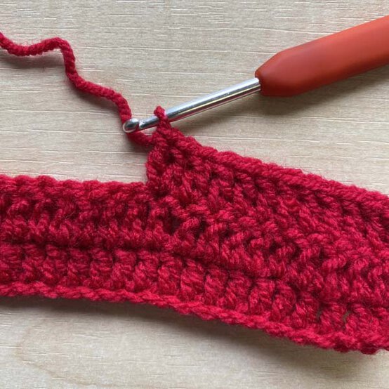 ideas%5Fhow%2Dto%2Dcrochet%2Da%2Dchristmas%2Dpet%2Daccessory%5Fmain%2Dcollar%5F2.jpg?sw=554&q=85