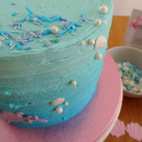 mermaid-cake_step5_2_edit.jpg?sw=554&q=85