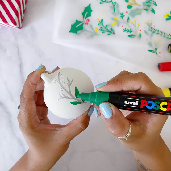 personalised-decorated-ceramic-baubles_motifs_3.jpg?sw=554&q=85