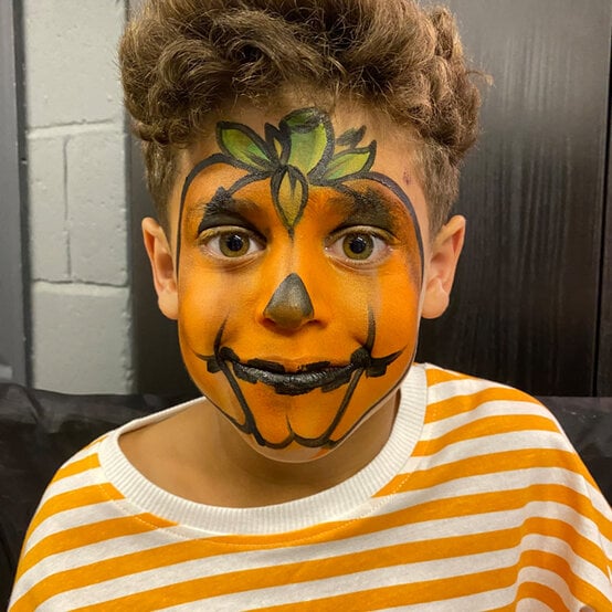idea_halloween-face-paint-ideas-pumpkin_step6b.jpg?sw=554&q=85