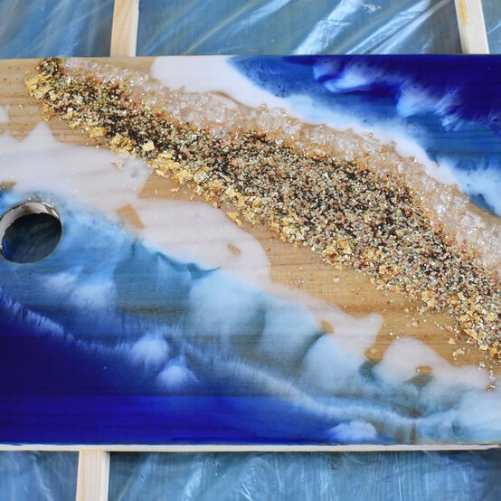 resin-cutting-board-step-7_2.jpg?sw=554&q=85