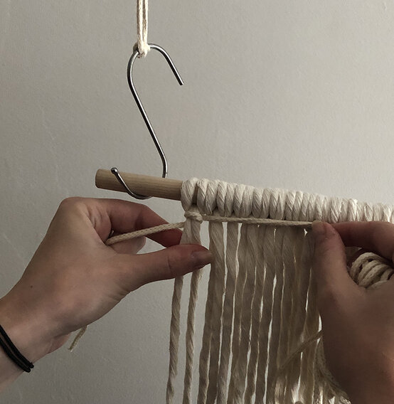 Idea_How-to-Make-an-Autumn-Macrame-Tapestry-Wall-Hanging_Step-2b.JPG?sw=554&q=85