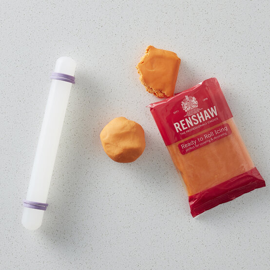 600x600_GSI_Cake_Decorating_step1.jpg?sw=554&q=85