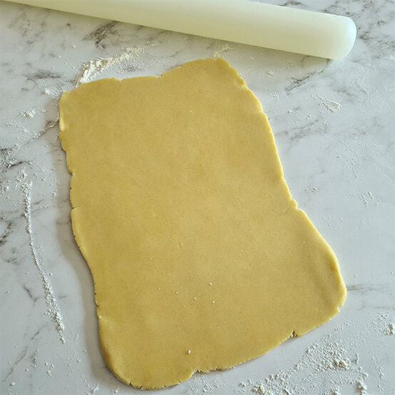 how-to-make-kilt-shortbread-biscuits_step-2.jpg?sw=554&q=85