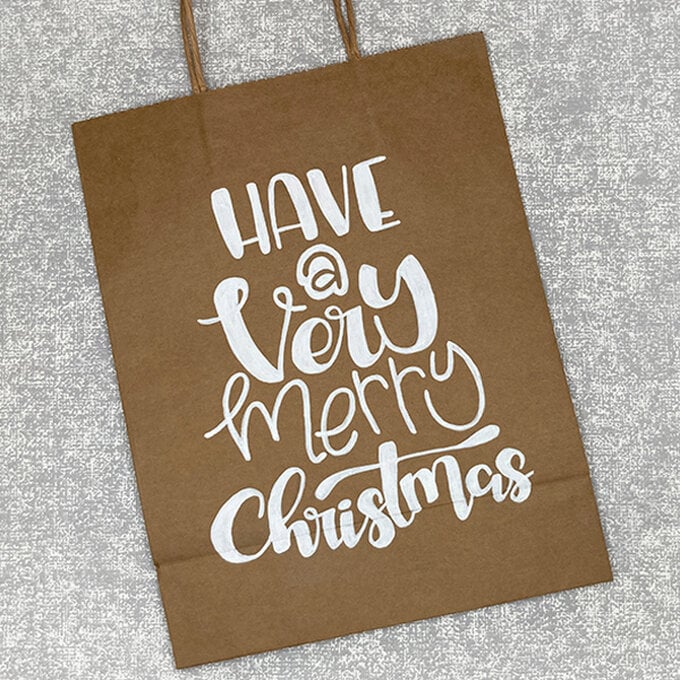 idea_ways-to-personalise-a-christmas-gift-bag_step3b.jpg?sw=680&q=85