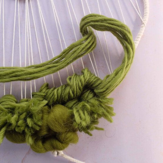 Idea_how-to-make-a-woven-heart-wreath_step9b.jpg?sw=554&q=85