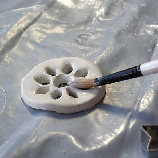 clay-tree-decoration-step8.jpg?sw=554&q=85