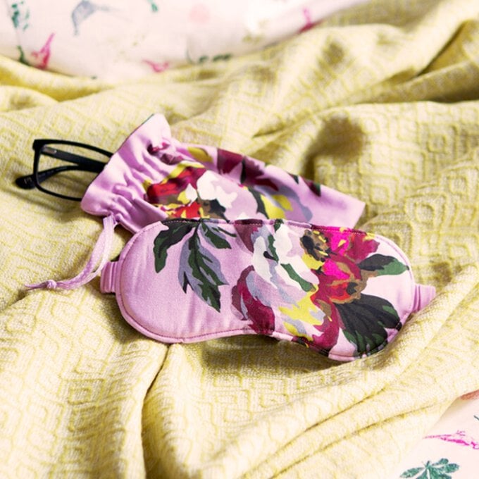 50-sewing-projects_sleep-mask.jpg?sw=680&q=85
