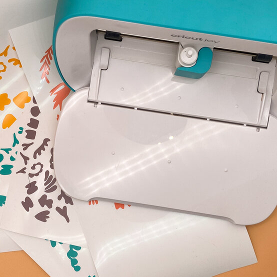 how-_to_make_matisse_inspired_pumpkins_matisse-pumpkins_step-3.jpg?sw=554&q=85