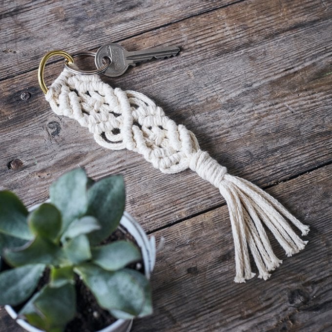 5_macrame_projects_for_beginners_keyring.jpg?sw=680&q=85