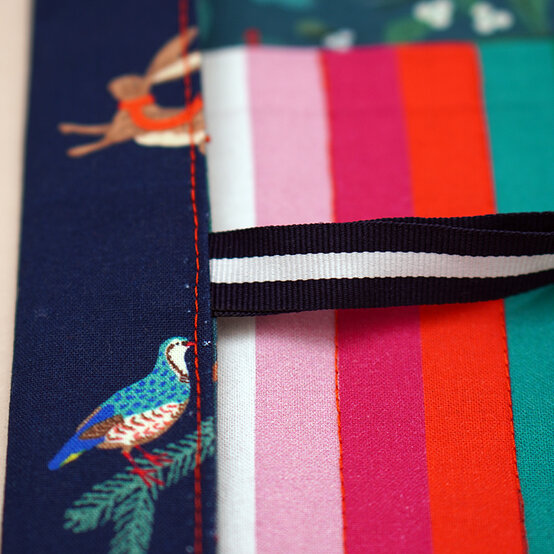 how-to-sew-a-craft-organiser_step14.jpg?sw=554&q=85