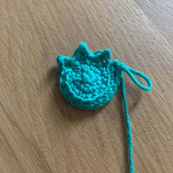 Idea_how-to-crochet-amigurumi-safari-animals_crocodile_step2a.jpg?sw=554&q=85