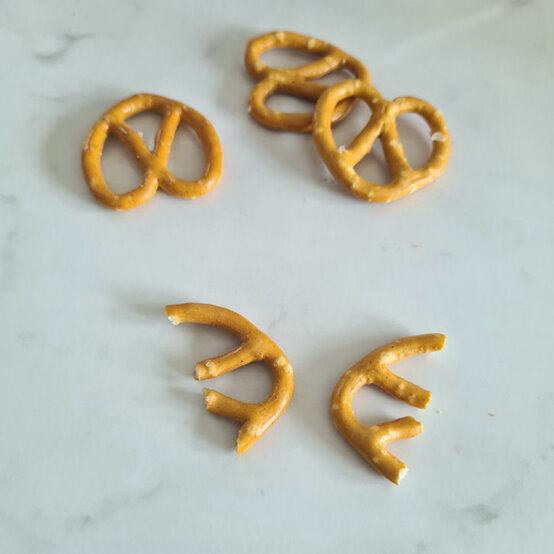 idea%5Fchristmas%2Dcabin%2Dlog%2Dcake%5Fstep%2D08.jpg?sw=554&q=85