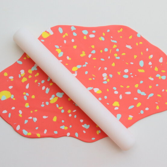 terrazzo_jewellery_rolling_clay_step_4.jpg?sw=554&q=85