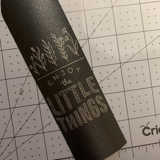 foiled-bookmark_step17_2.jpg?sw=554&q=85