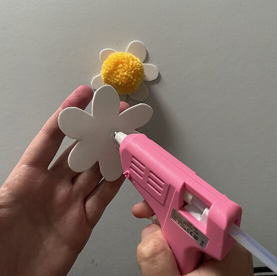 Pom%20Pom%20Bumble%20Bee%20Garland%20Step%202.jpeg?sw=554&q=85