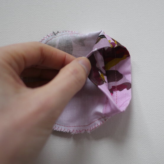 how_to_make_a_drawstring_coin_purse_step8.jpg?sw=554&q=85