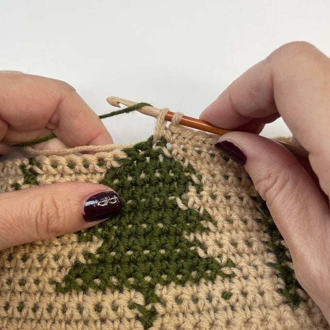 How-to-Crochet-a-Tree-Skirt_Tapestry%20Photo%203.jpg?sw=680&q=85