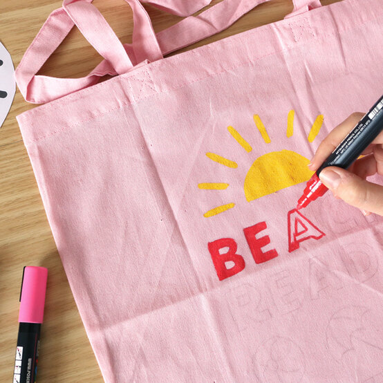 idea_illustrated-tote-bag_step5.jpg?sw=554&q=85