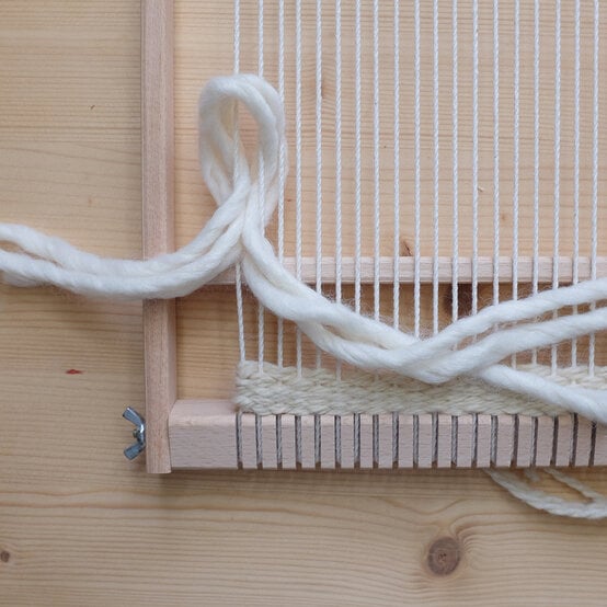 how_to_make_-a_floral_weave_13.jpg?sw=554&q=85