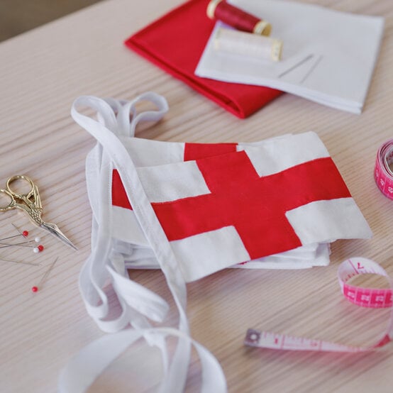 idea_England-Flag-Bunting_Step8.jpg?sw=554&q=85