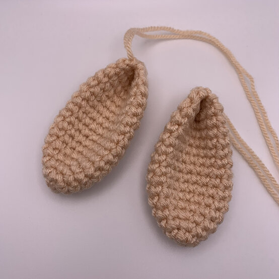 How%2Dto%2DCrochet%2Dan%2DAmigurumi%2DSheep%5FEar%5F6.jpeg?sw=554&q=85