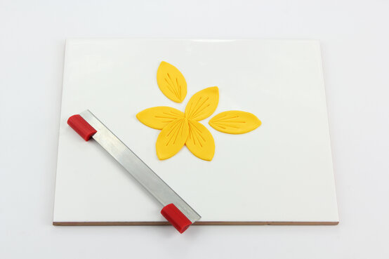 how_to_make_a_fimo_daffodil_step-5l.jpg?sw=554&q=85