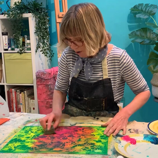 drip-effects-with-acrylic-paint_step4.jpg?sw=554&q=85