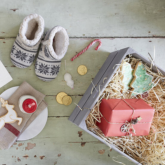 xmas-eve-boxes-stencil-square-2.jpg?sw=554&q=85