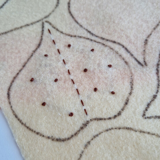 idea_how-to-create-embroidered-autumn-garland_step9.jpg?sw=554&q=85