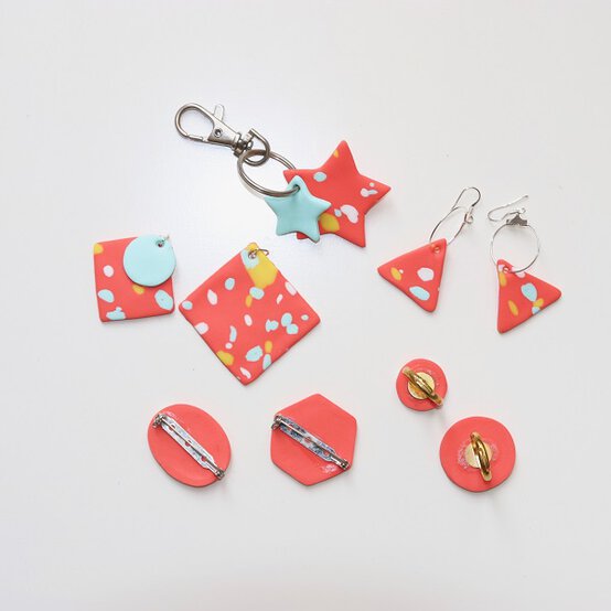 terrazzo_jewellery_gluing_findings_step_8.jpg?sw=554&q=85