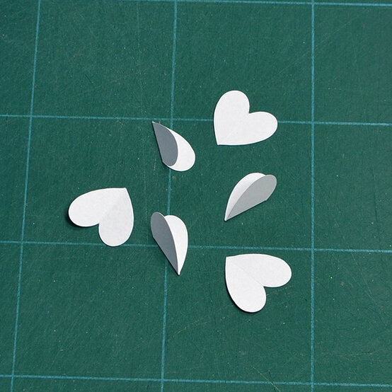 papercraft-mum-heart-frame1.jpg?sw=554&q=85