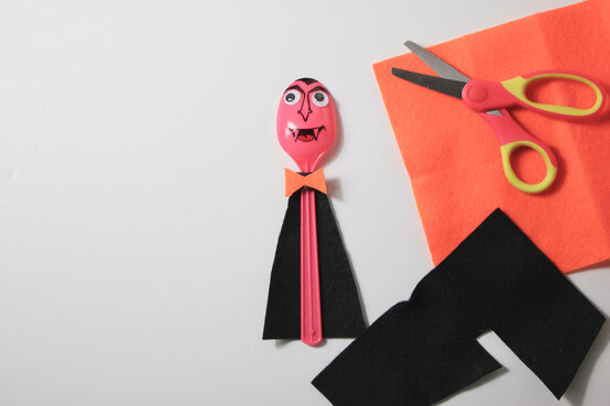 spoon_puppets_step2b.jpg?sw=554&q=85