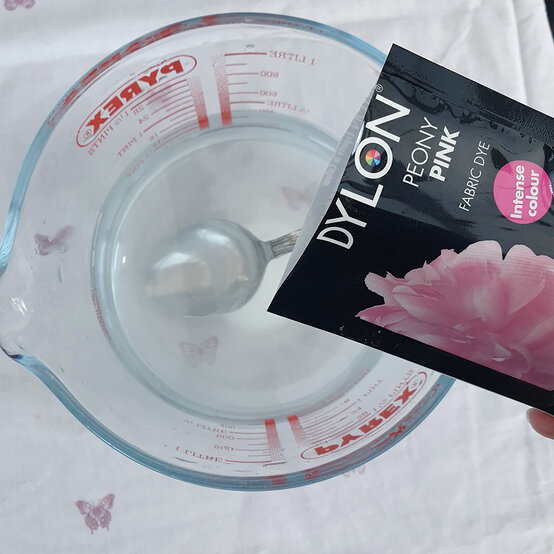 how_to_upcycle_your_wardrobe_with_tie_dye_step-1-mix-the-dye-1.jpg?sw=554&q=85