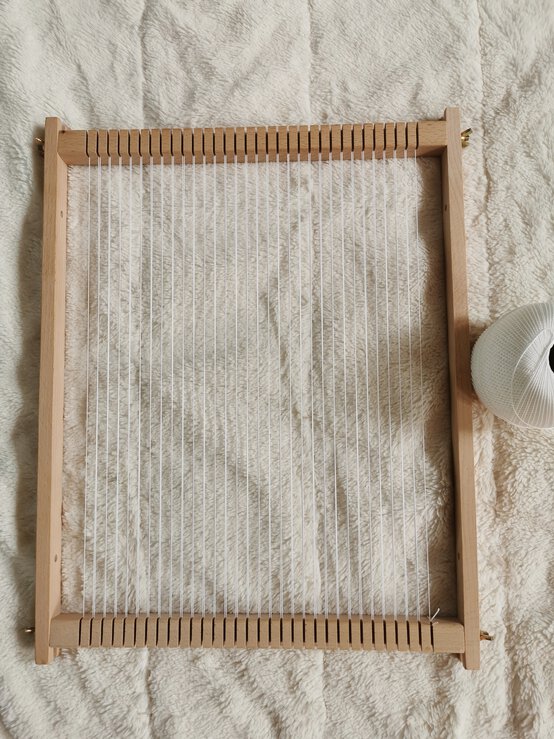 christmassceneweaving_step-2.jpg?sw=554&q=85