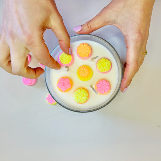 idea%5Fhow%2Dto%2Dmake%2Da%2Dflower%2Dcandle%5Fstep%2D2.jpg?sw=554&q=85