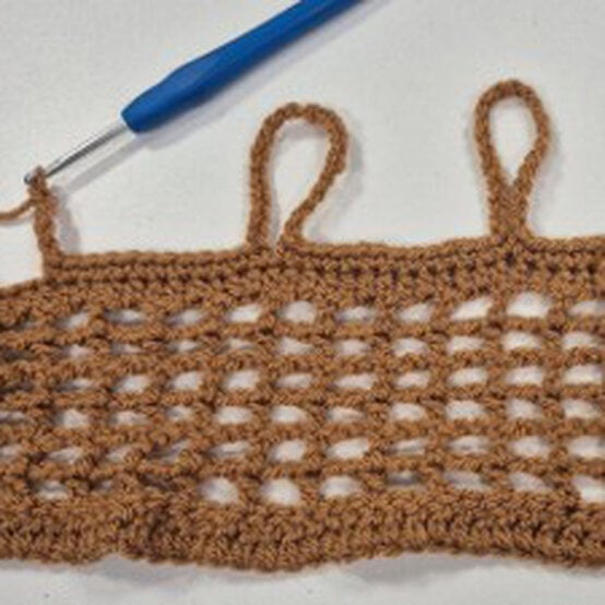 ideas%5Fhow%2Dto%2Dcrochet%2Dan%2Dautumn%2Ddoor%2Dcurtain%5Fheader%5Fstep%2D2.jpg?sw=554&q=85