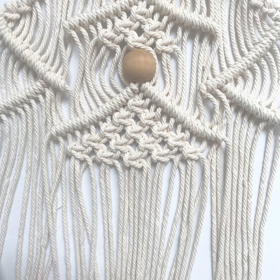 idea_macrame-large-christmas-tree_step31.jpg?sw=554&q=85