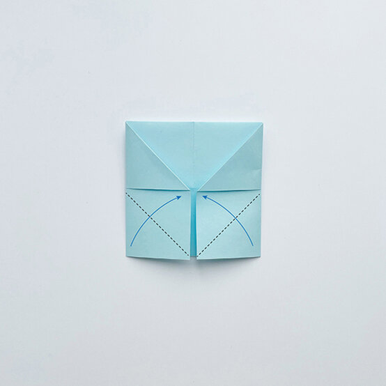 how-to-fold-an-origami-egg-cup-step-12.jpg?sw=554&q=85