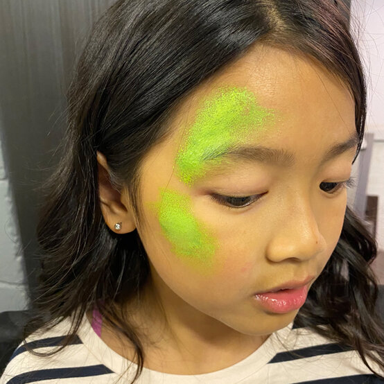 idea_halloween-face-paint-ideas_step1b.jpg?sw=554&q=85