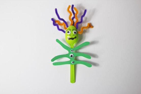 spoon_puppets_step7.jpg?sw=554&q=85