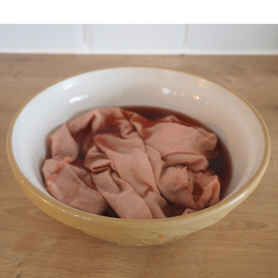 fabric_gift_wrap_dye_step_3.jpg?sw=554&q=85