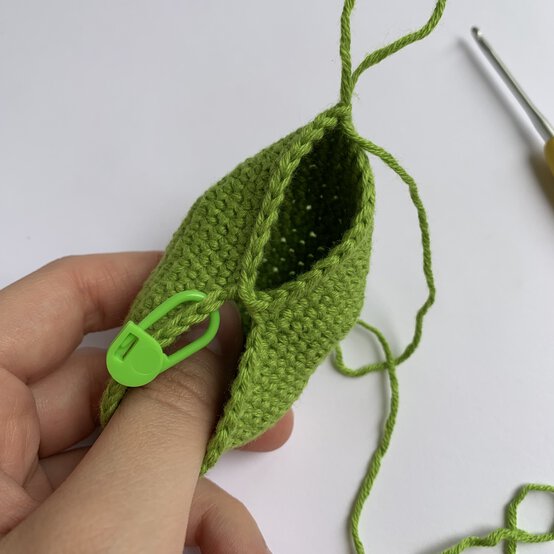 How%2Dto%2DCrochet%2Dan%2DAmigurumi%2DLochNess%5FBody%5F3.jpeg?sw=554&q=85